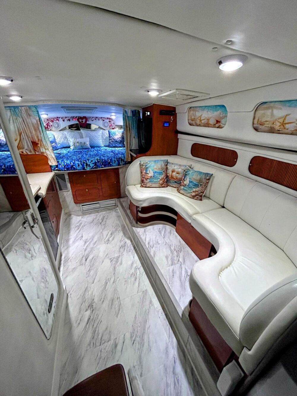 Rinker Fiesta 37ft - When booking 4 hours, you get one free! - Imagen 5