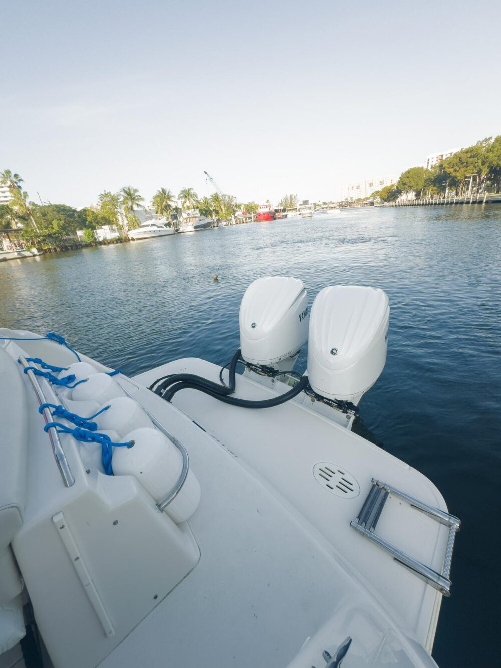 37ft Monterey Yacht | Experience Miami: Big Discounts Available! Inquire Now! - Imagen 12