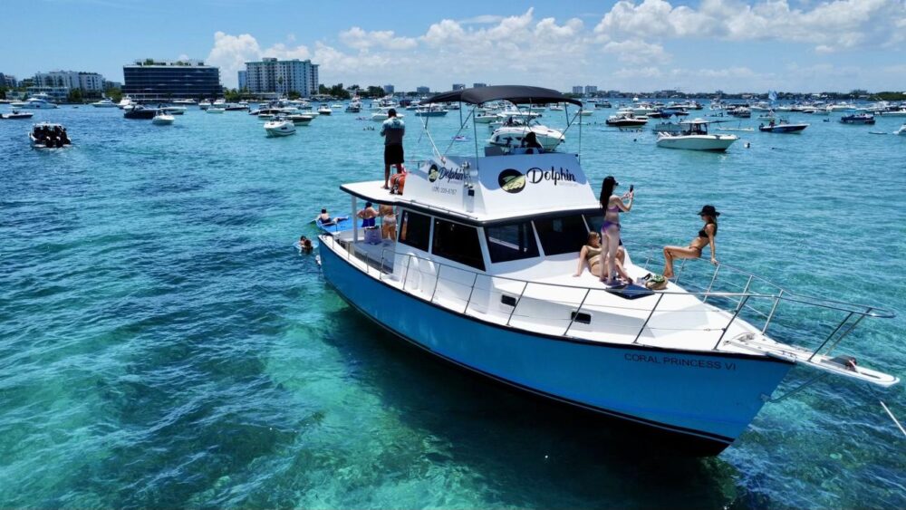 Celebrate with Yacht Party & Sightseeing in Miami Beach — up to 34 Guests! - Imagen 3