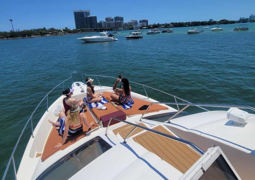 50’ Flybridge - Up to $100 OFF or 1 FREE JETSKI* - Imagen 18