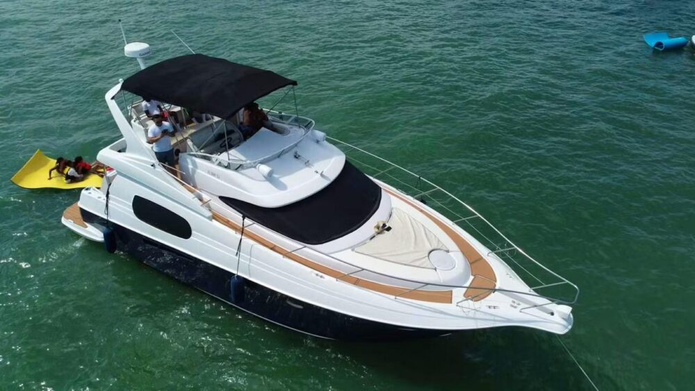 Luxury Silverton Flybridge 48ft Yacht Charter in Miami - All-Inclusive Rates - Imagen 20