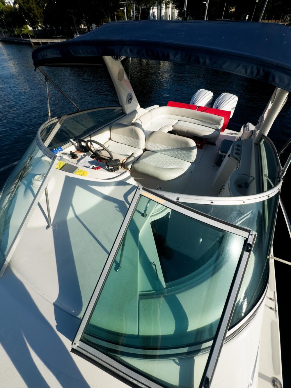 37ft Monterey Yacht | Experience Miami: Big Discounts Available! Inquire Now! - Imagen 8