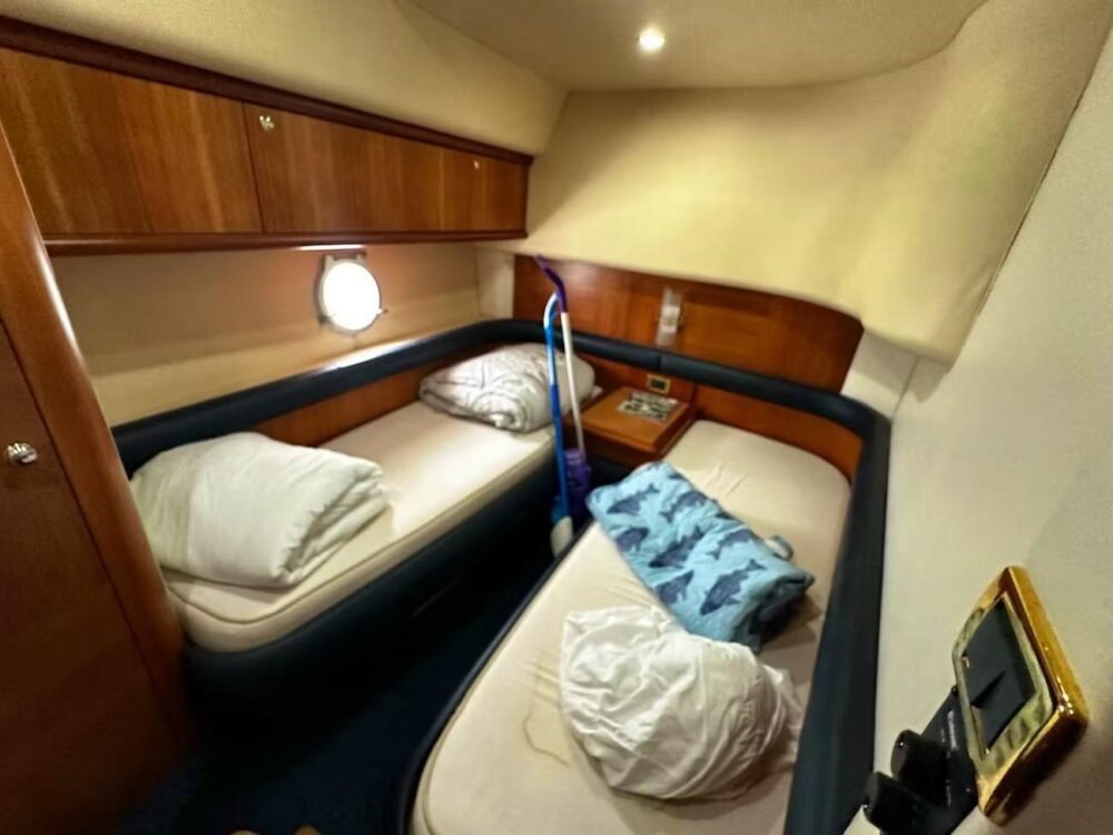 Luxury Silverton Flybridge 48ft Yacht Charter in Miami - All-Inclusive Rates - Imagen 19