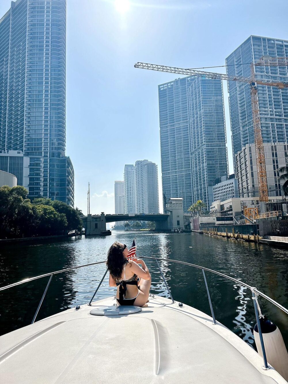 Luxury 32ft Monterey Yacht - Private Miami River Cruises for Groups of 10 - Imagen 16
