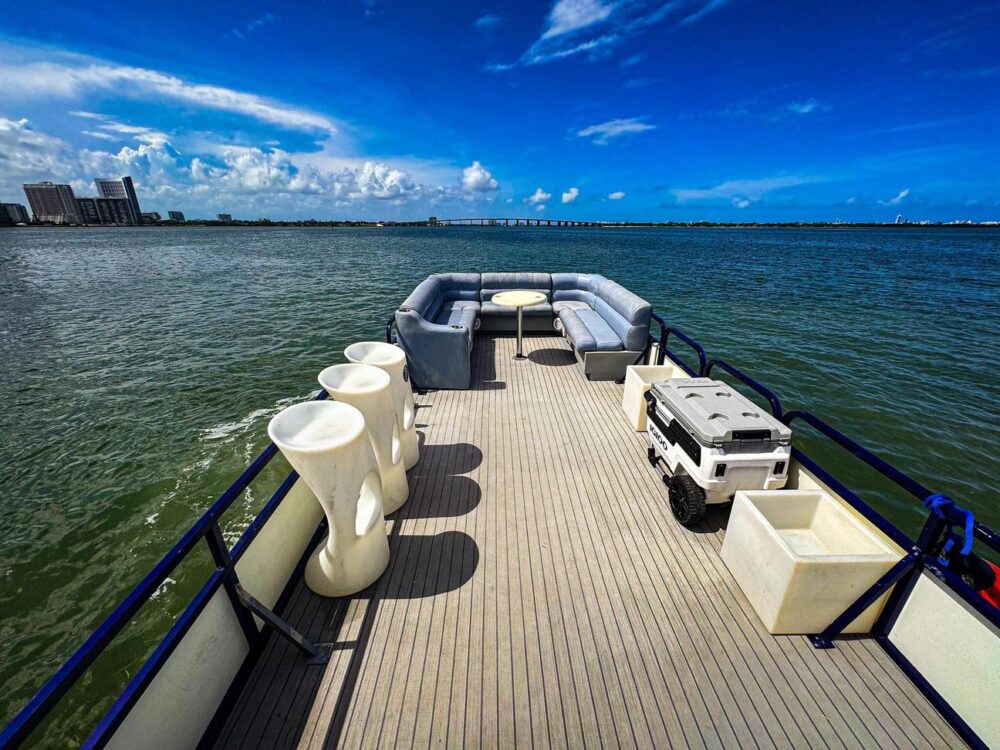 Enjoy 32ft 'RUMBA' PONTOON with BBQ/DISCO LIGHTS & SMOKE MACHINE in Miami! - Image 18