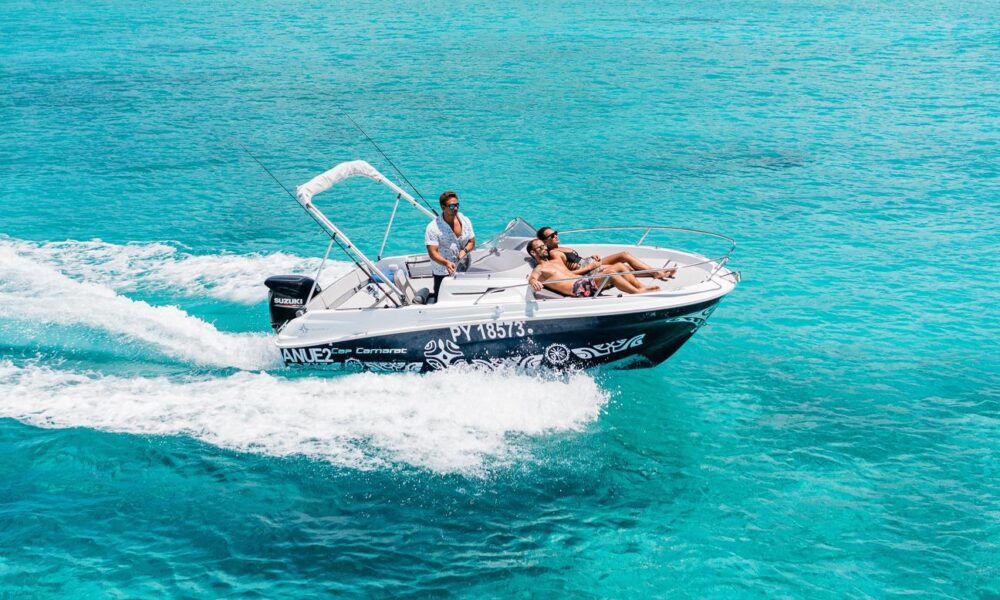 Private Lagoon Fishing in Bora Bora - Cap Camarat 17' Poweryacht Experience - Image 3