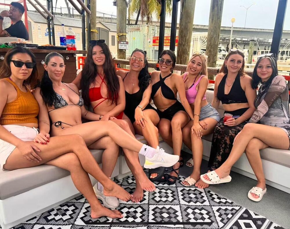 Weekday Party Pontoon!! Prices Per Person! Max 40 Guests!! - Image 7