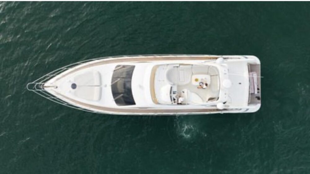 Miami Finest!! 70ft Luxury Yacht Azimut Flybridge Jet Skis - Imagen 17