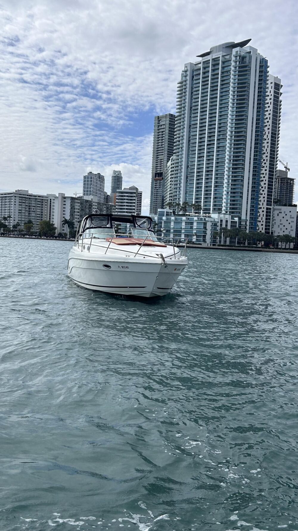 Rinker Fiesta 37ft - When booking 4 hours, you get one free! - Imagen 26