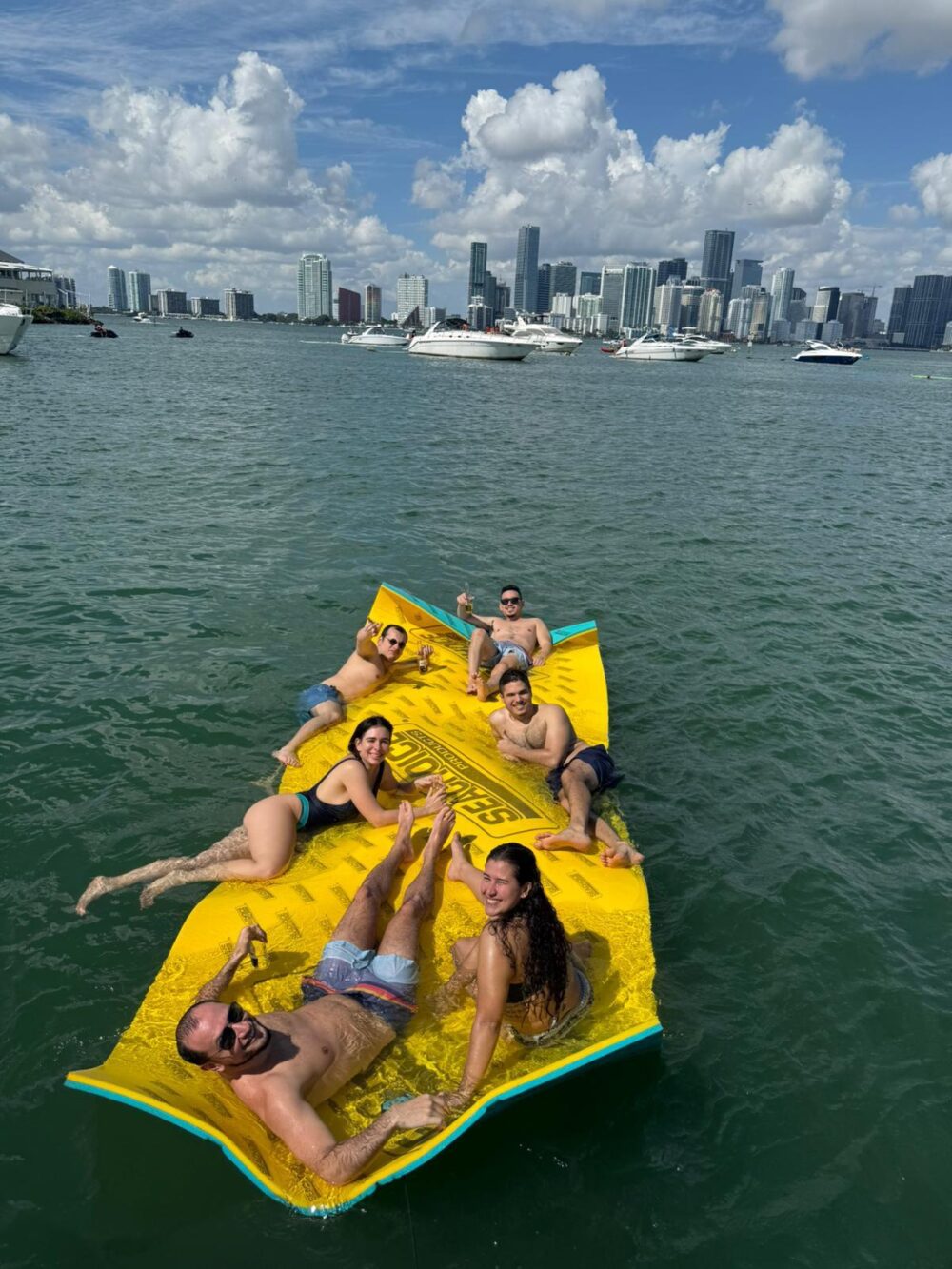 37ft Monterey Yacht | Experience Miami: Big Discounts Available! Inquire Now! - Imagen 33