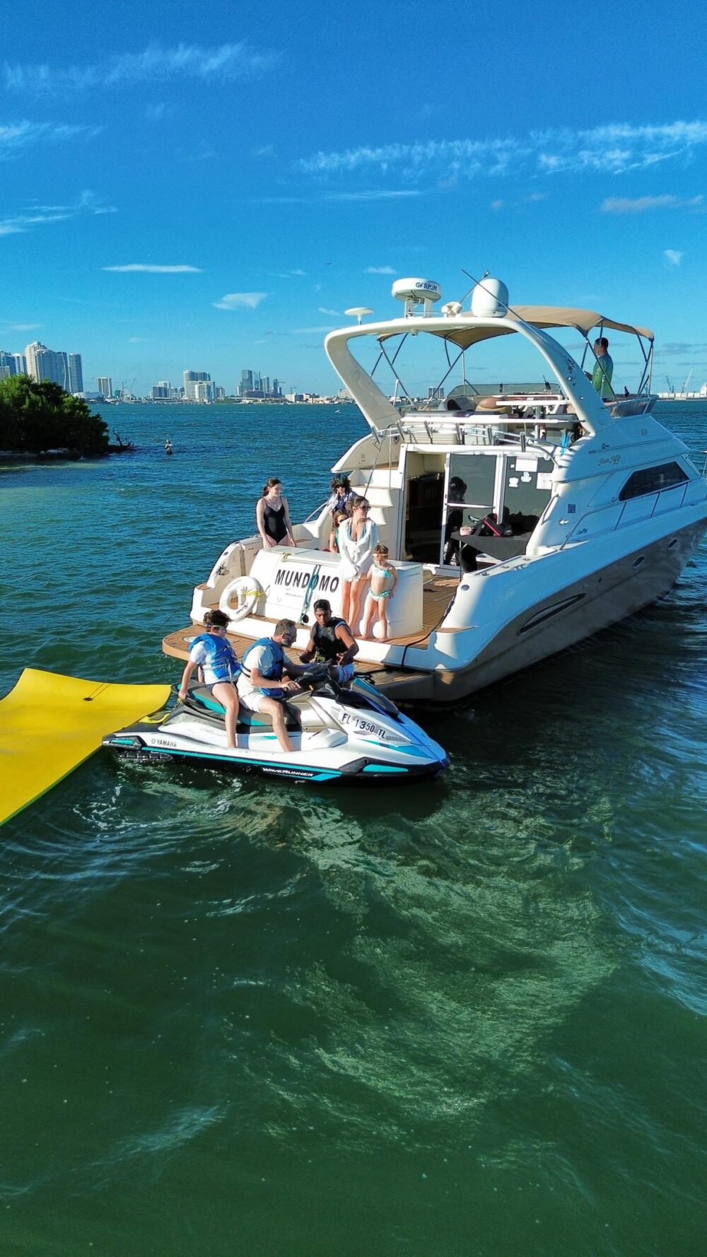 50’ Flybridge - Up to $100 OFF or 1 FREE JETSKI* - Imagen 14
