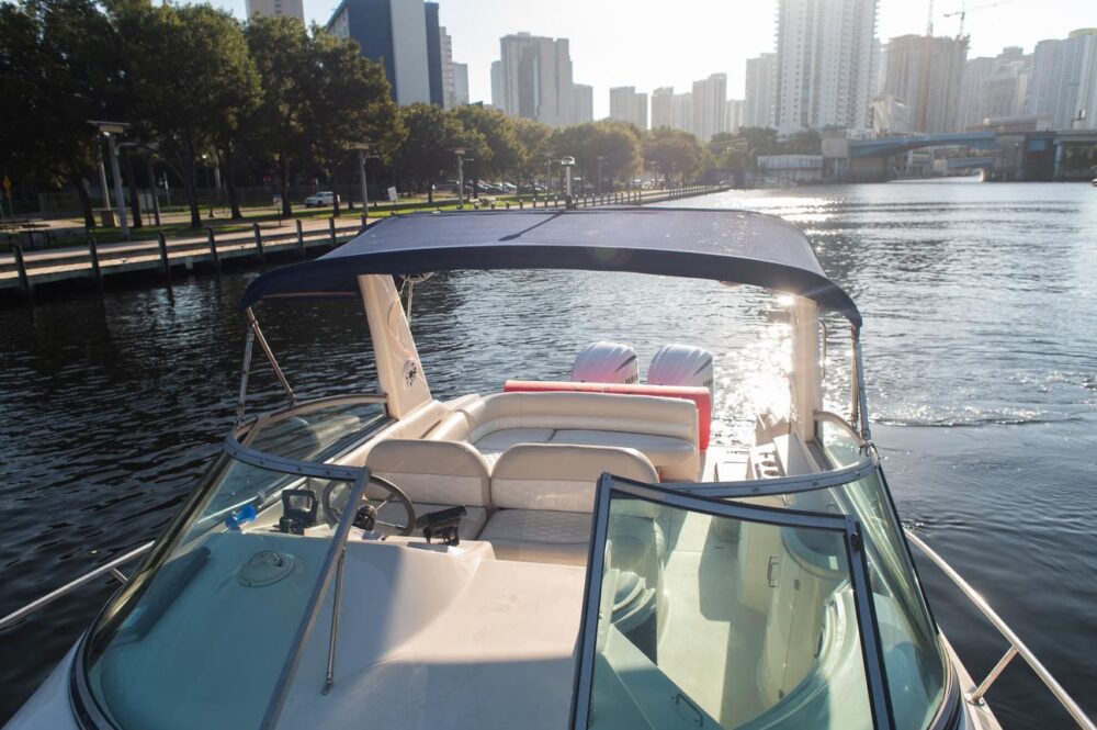 37ft Monterey Yacht | Experience Miami: Big Discounts Available! Inquire Now! - Imagen 6