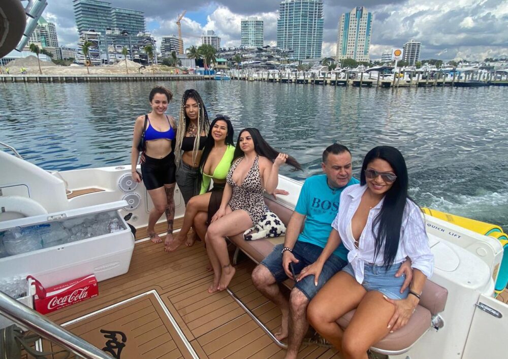 50’ Flybridge - Up to $100 OFF or 1 FREE JETSKI* - Imagen 13