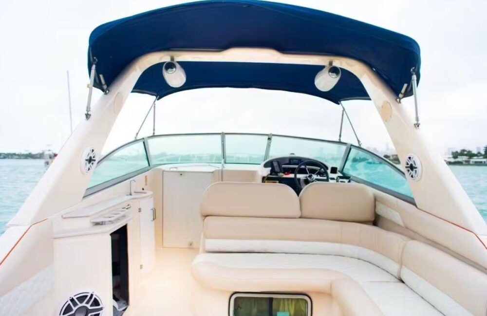 37ft Monterey Yacht | Experience Miami: Big Discounts Available! Inquire Now! - Imagen 5