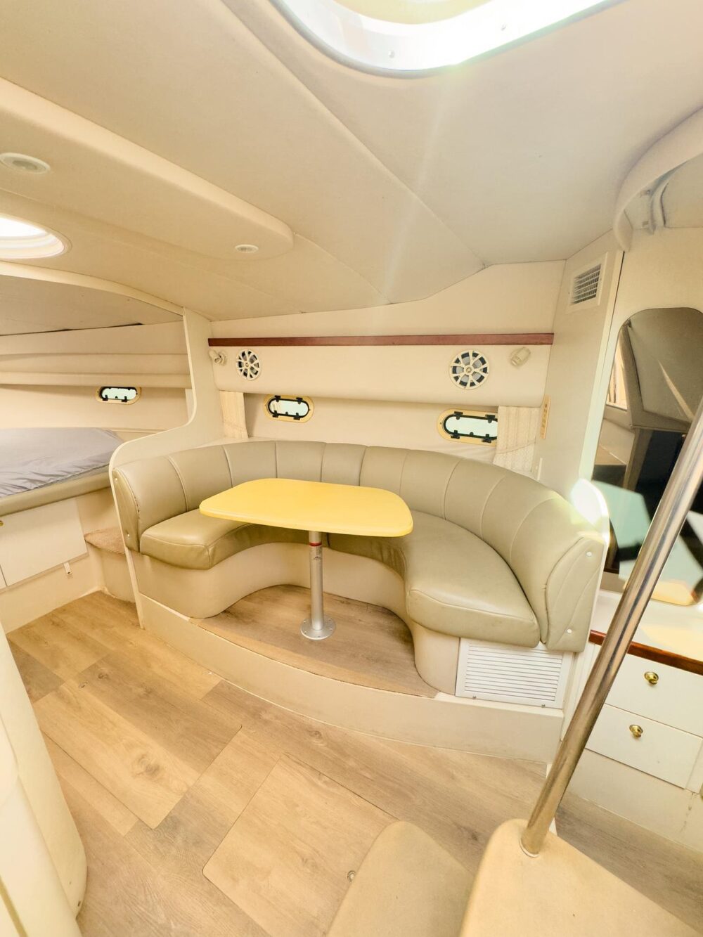 Enjoy 37ft Cruiser Yacht in Miami with discounted price! - Imagen 13