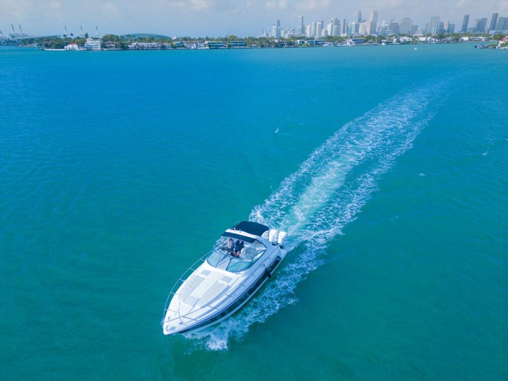 Enjoy your day with with our Formula 40ft Yacht - Up to 13 people in Miami! - Imagen 7