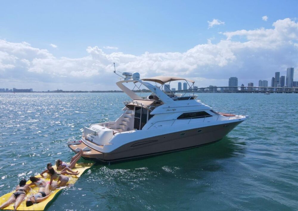 50’ Flybridge - Up to $100 OFF or 1 FREE JETSKI* - Imagen 12