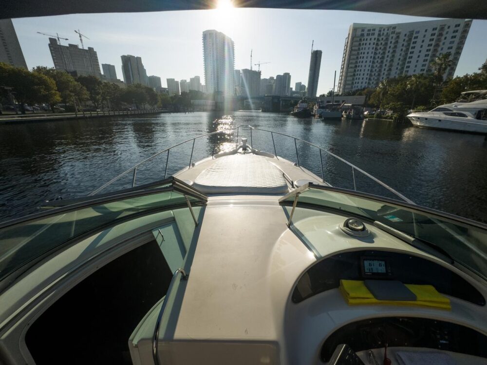 37ft Monterey Yacht | Experience Miami: Big Discounts Available! Inquire Now! - Imagen 4