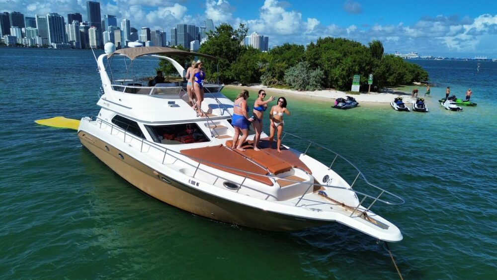 50’ Flybridge - Up to $100 OFF or 1 FREE JETSKI* - Imagen 10