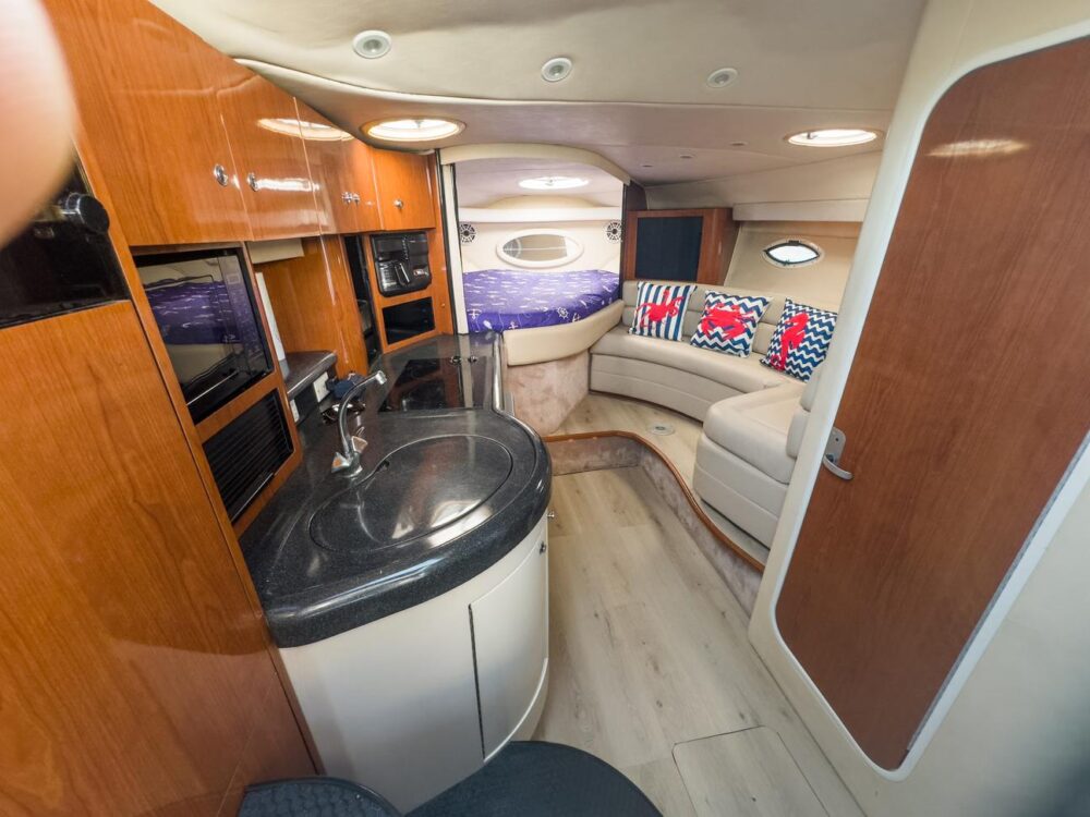 37ft Monterey Yacht | Experience Miami: Big Discounts Available! Inquire Now! - Imagen 2