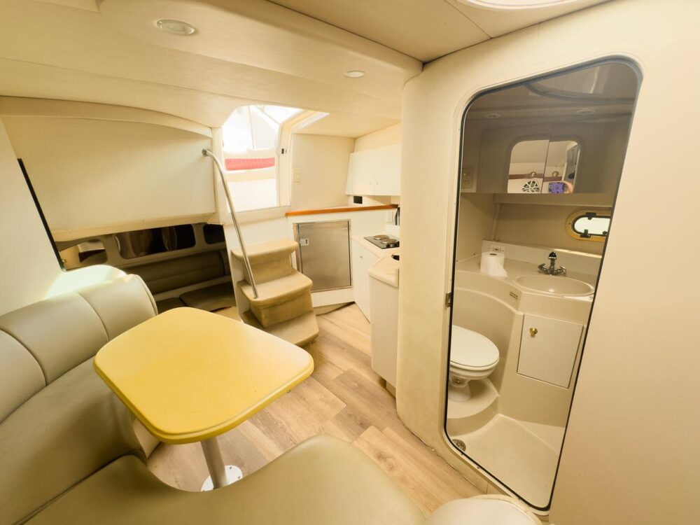 Enjoy 37ft Cruiser Yacht in Miami with discounted price! - Imagen 10