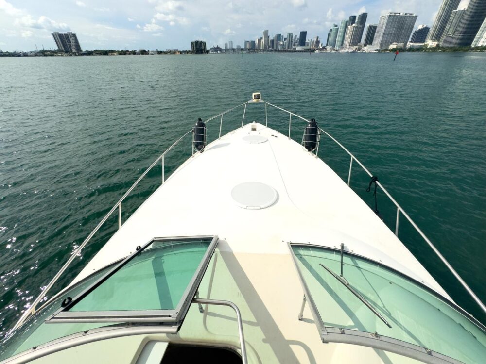 Enjoy 37ft Cruiser Yacht in Miami with discounted price! - Imagen 9