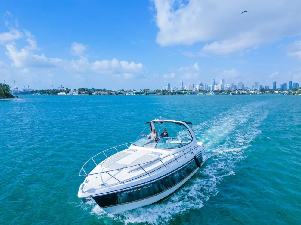Enjoy your day with with our Formula 40ft Yacht - Up to 13 people in Miami! - Imagen 3