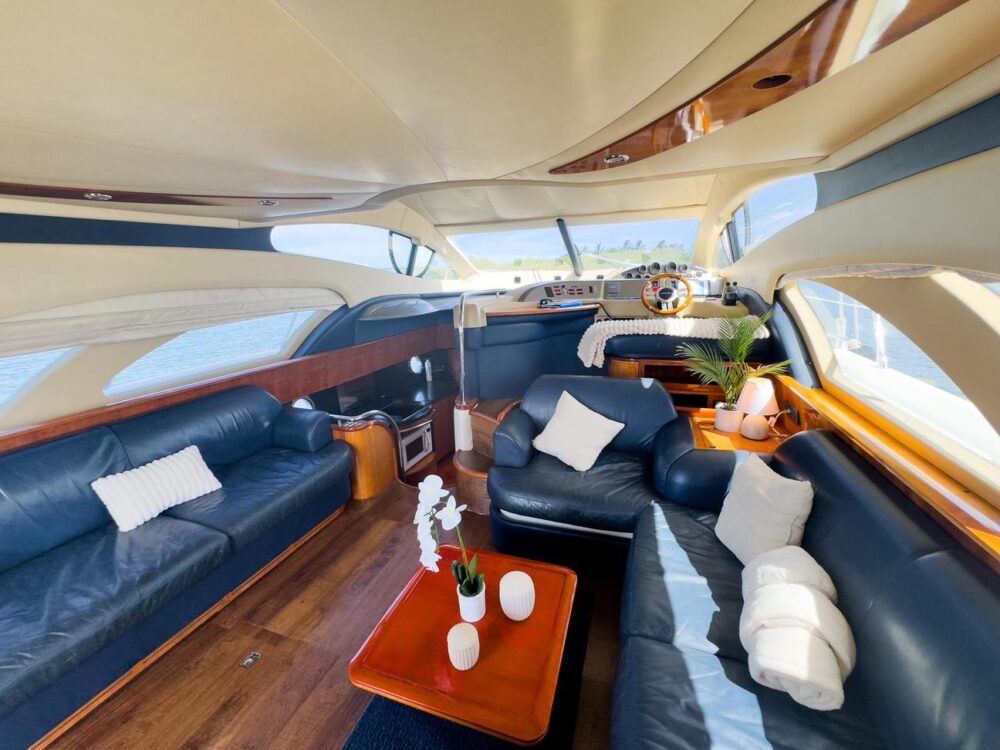 Experience Miami's Waters on a Luxurious 53ft Azimut Yacht Charter - Imagen 4