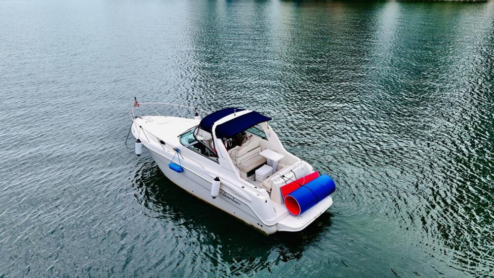 Luxury 32ft Monterey Yacht - Private Miami River Cruises for Groups of 10 - Imagen 9