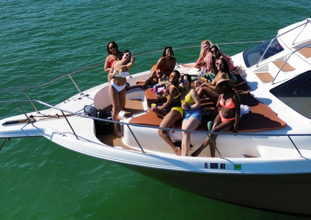 50’ Flybridge - Up to $100 OFF or 1 FREE JETSKI* - Imagen 7