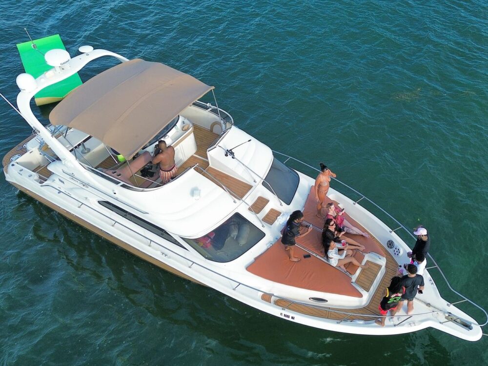 50’ Flybridge - Up to $100 OFF or 1 FREE JETSKI* - Imagen 6