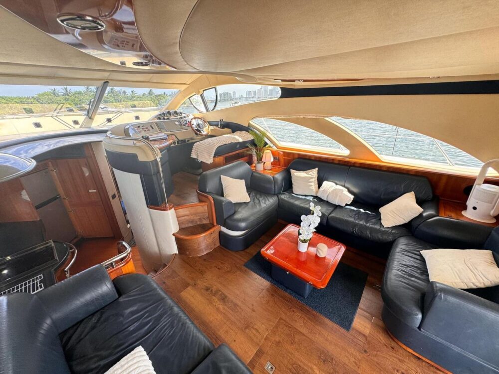 Experience Miami's Waters on a Luxurious 53ft Azimut Yacht Charter - Imagen 2