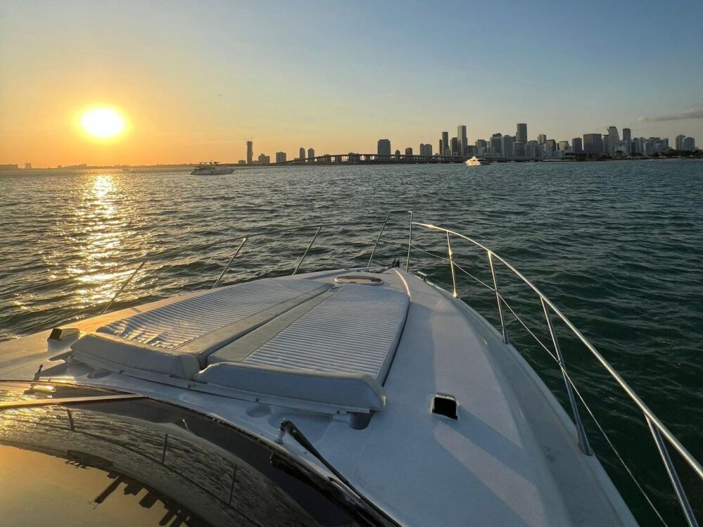 Enjoy Miami In 50FT SUNSEEKER MANHATTAN! - Imagen 11