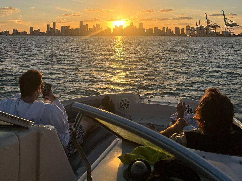 26' Sea Ray Sundeck in Miami! Huge Weekday Discounts - Imagen 22