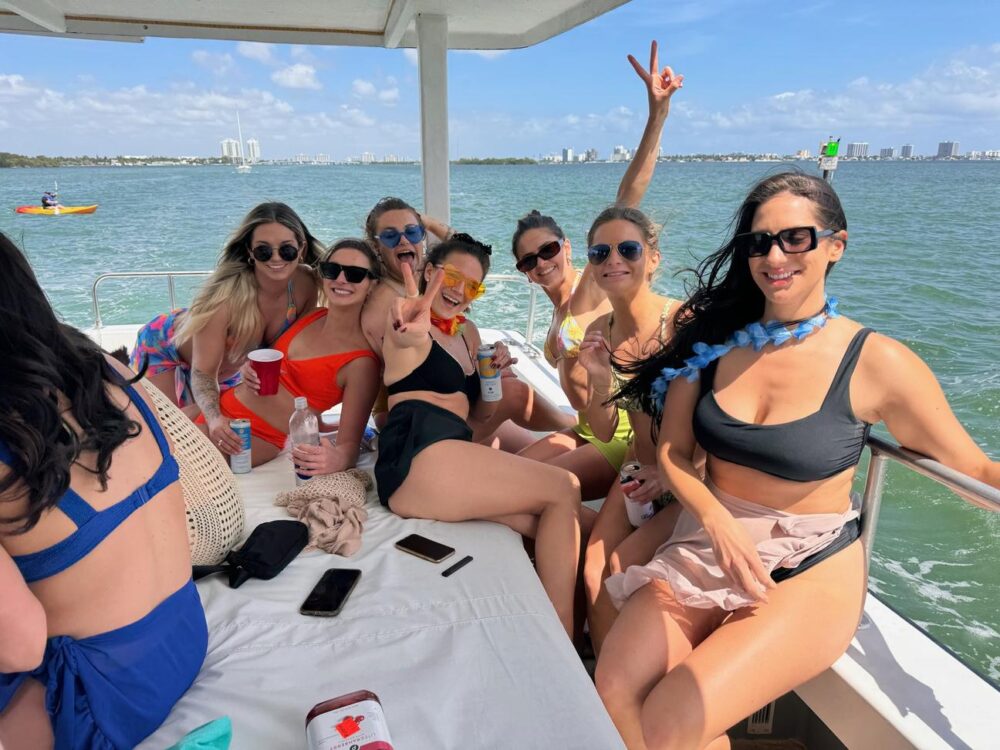 Celebrate with Yacht Party & Sightseeing in Miami Beach — up to 34 Guests! - Imagen 24