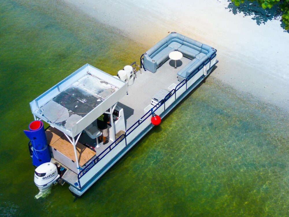 Enjoy 32ft 'RUMBA' PONTOON with BBQ/DISCO LIGHTS & SMOKE MACHINE in Miami! - Image 17