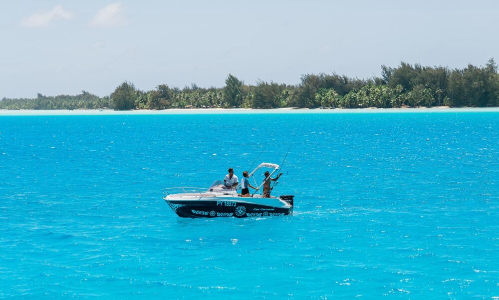 Private Lagoon Fishing in Bora Bora - Cap Camarat 17' Poweryacht Experience - Image 2