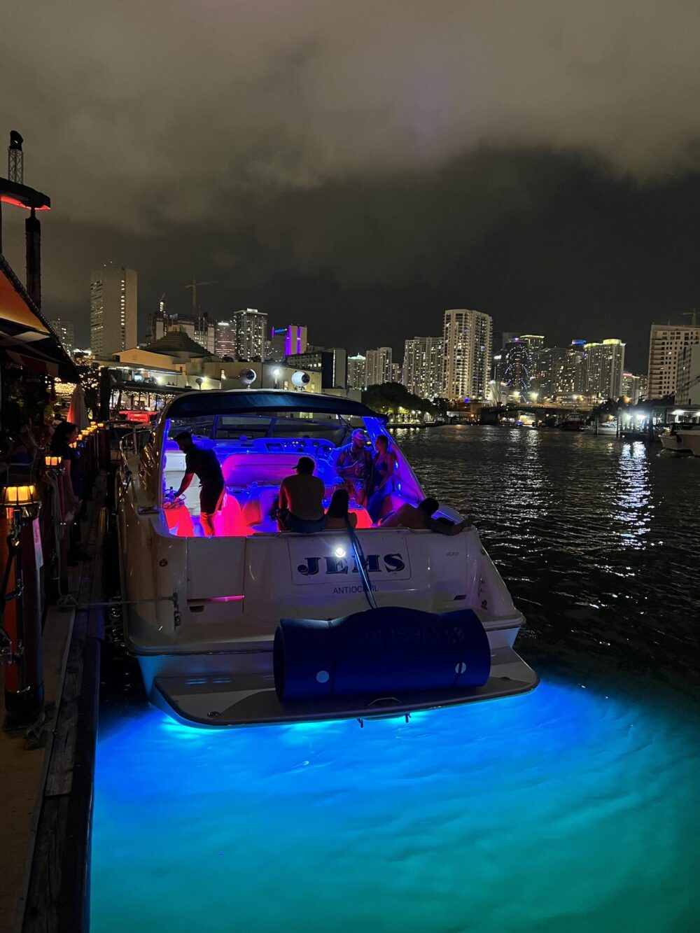 Sea Ray 50' Private Yacht Charter in Miami - Get 1 Hour Free Monday-Thursday - Imagen 17