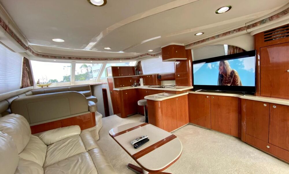 52' LUXURY YACHT RENTAL FOR PARTY IN MIAMI, GREAT LOCATION, NO HIDDEN FEES - Imagen 13