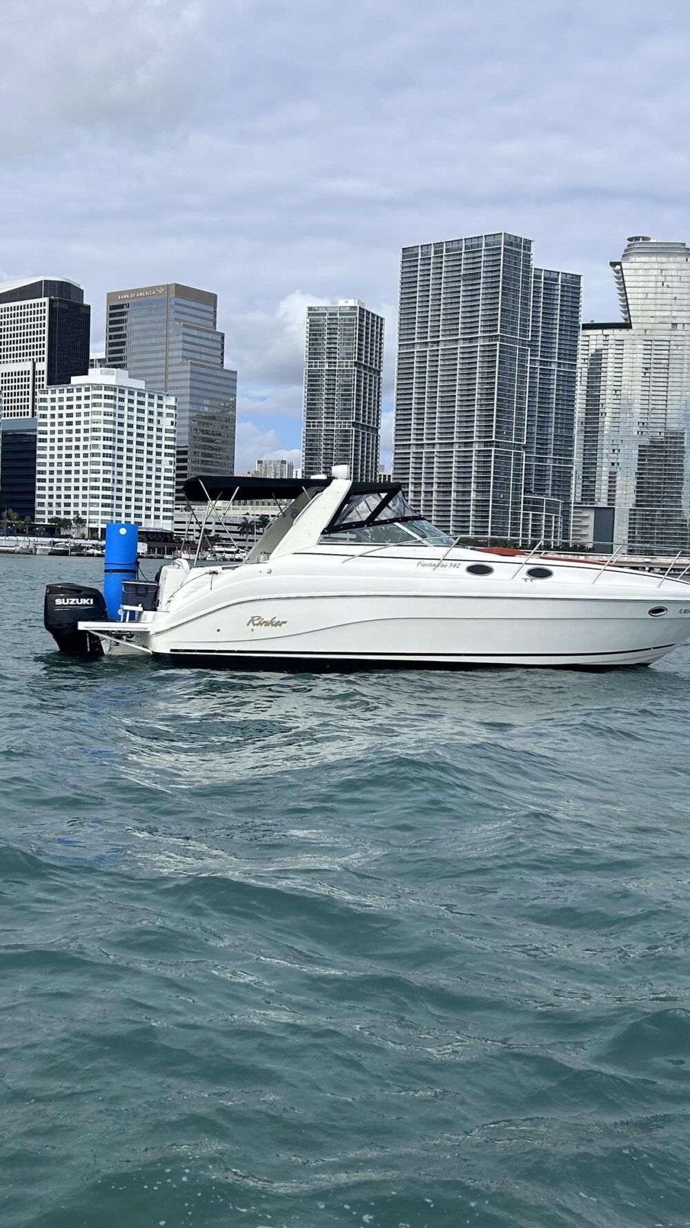Rinker Fiesta 37ft - When booking 4 hours, you get one free! - Imagen 25