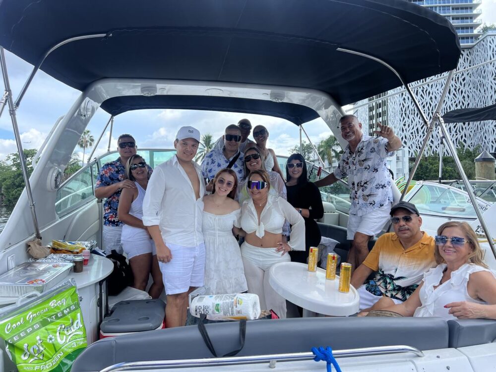 Rent this Beautiful 45' Four Winns 100$ OFF or FREE Jetski from Monday-Thursday! - Imagen 7