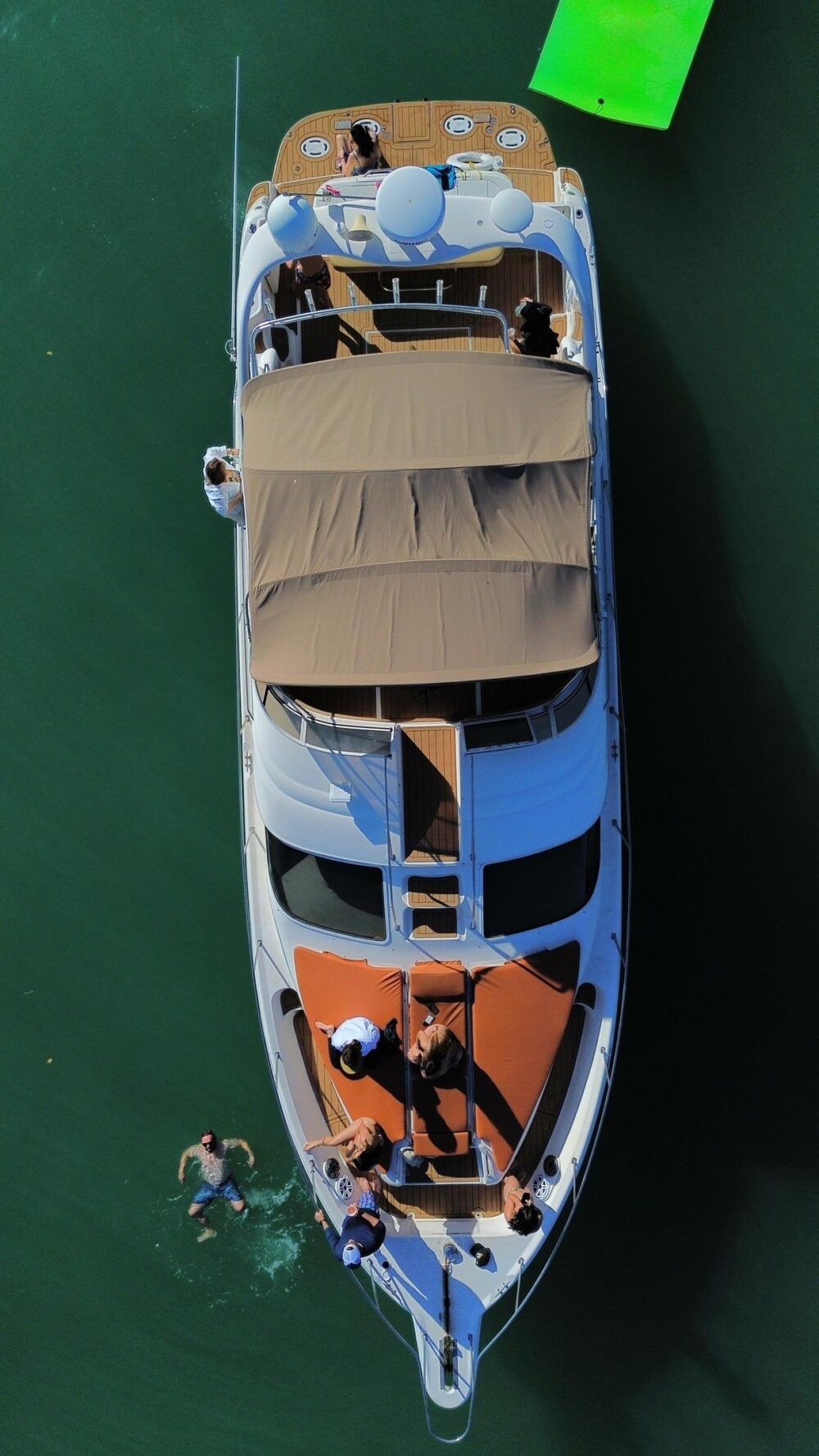 50’ Flybridge - Up to $100 OFF or 1 FREE JETSKI* - Imagen 4