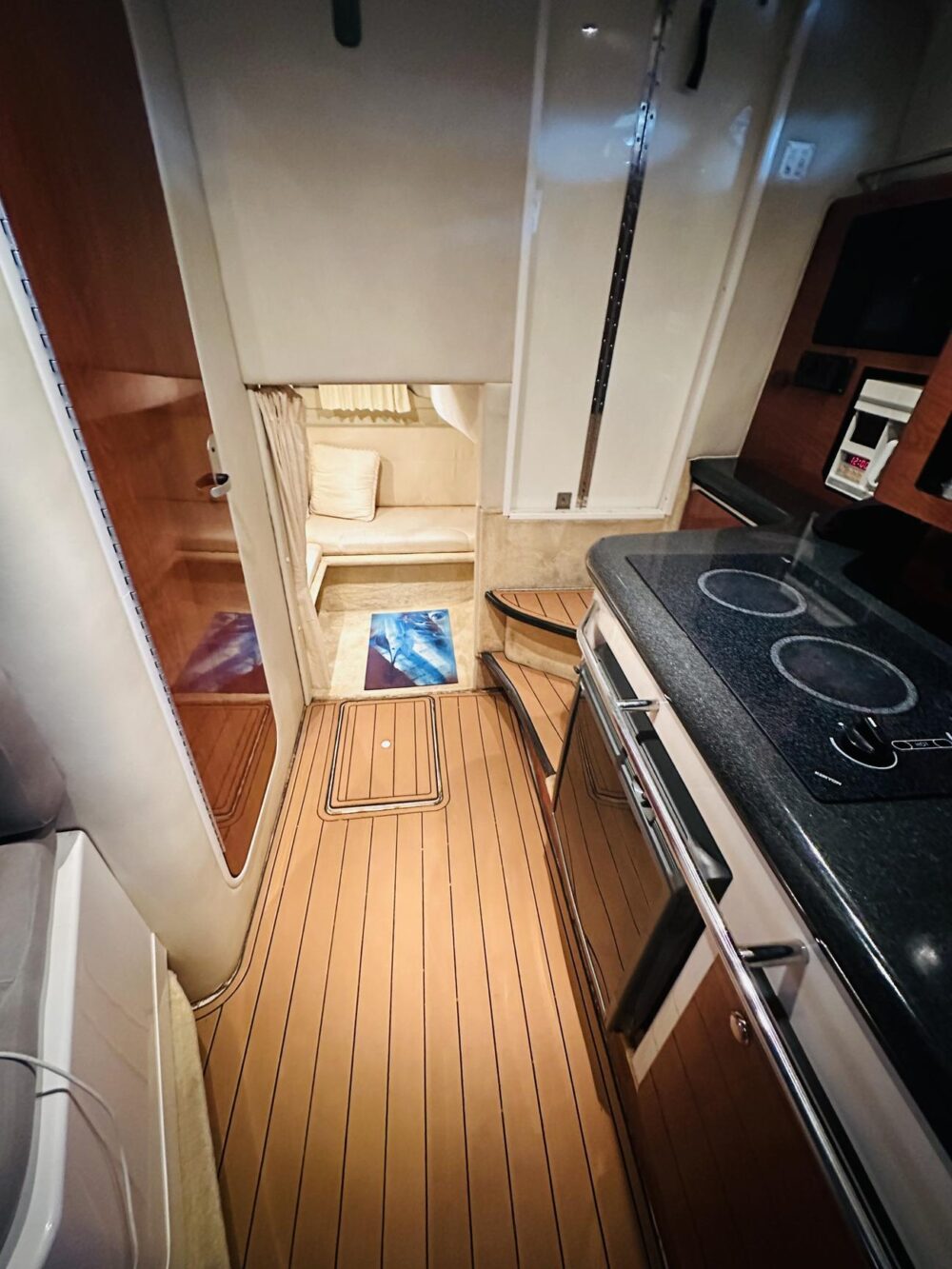 Luxury 32ft Monterey Yacht - Private Miami River Cruises for Groups of 10 - Imagen 2