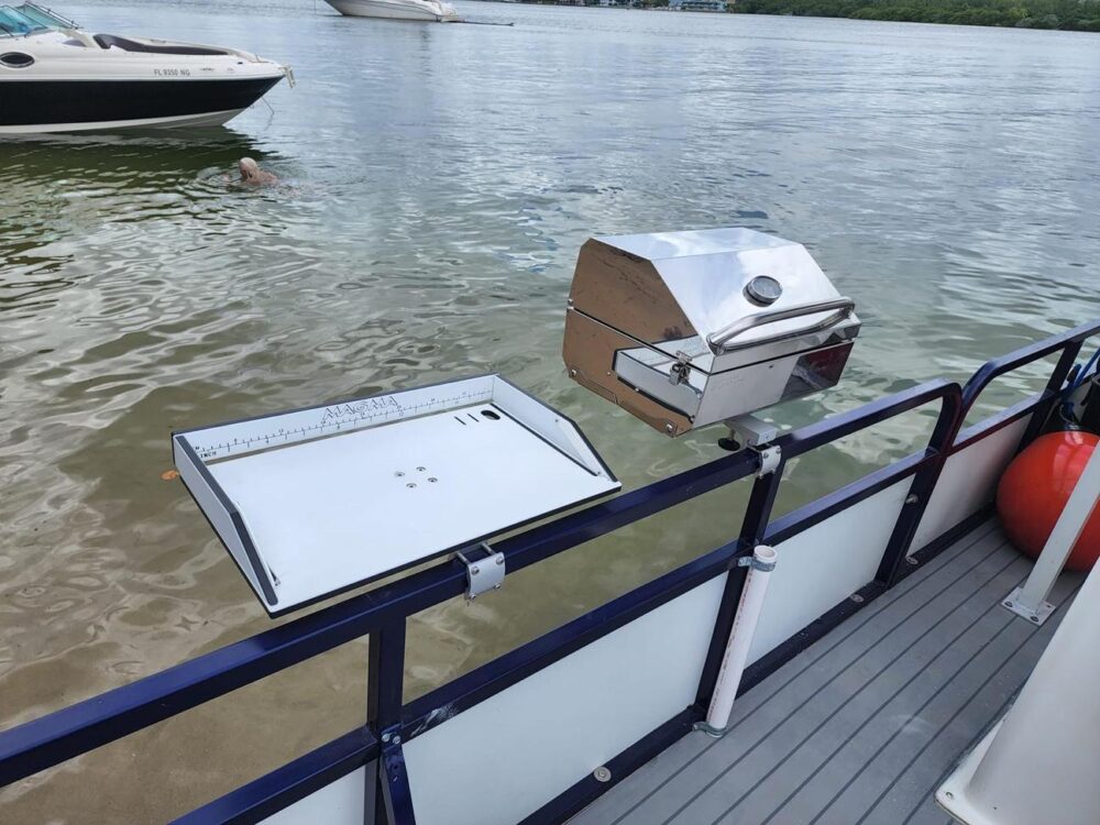 Enjoy 32ft 'RUMBA' PONTOON with BBQ/DISCO LIGHTS & SMOKE MACHINE in Miami! - Image 16
