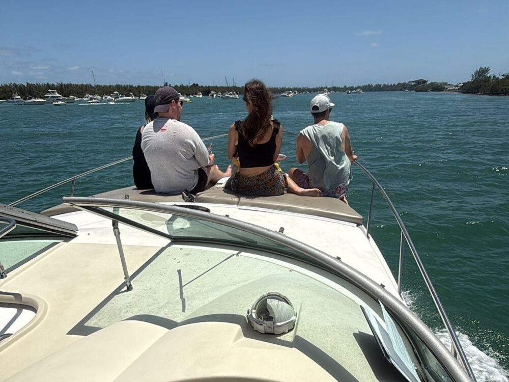 Enjoy 37ft Cruiser Yacht in Miami with discounted price! - Imagen 39