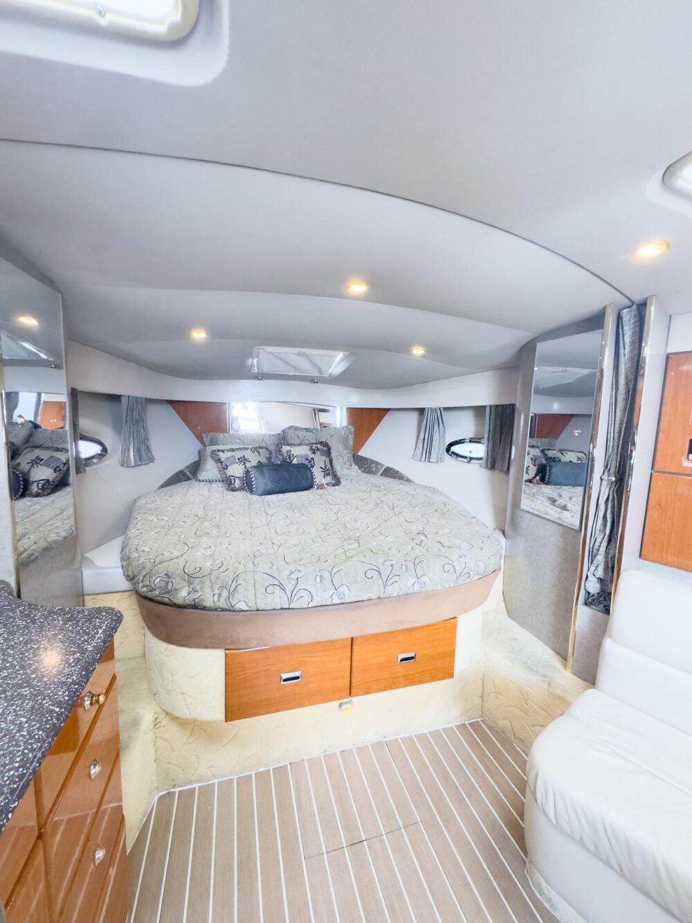 Enjoy your day with with our Formula 40ft Yacht - Up to 13 people in Miami! - Imagen 33