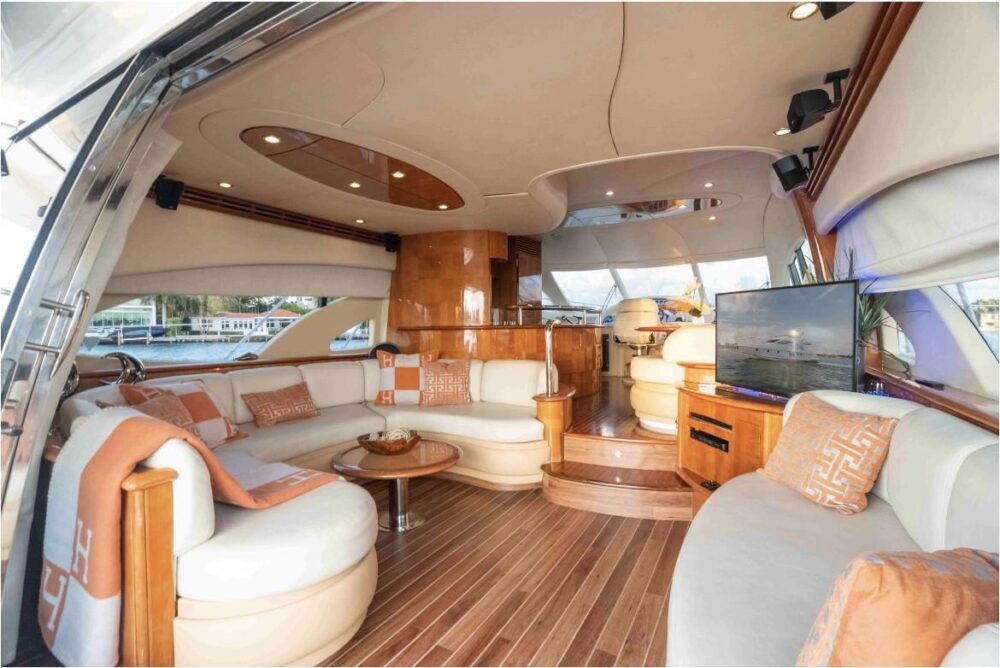 Miami Finest!! 70ft Luxury Yacht Azimut Flybridge Jet Skis - Imagen 15