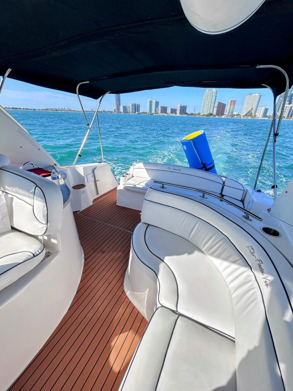 Rinker Fiesta 37ft - When booking 4 hours, you get one free! - Imagen 24