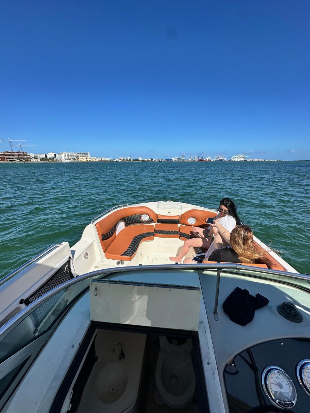 Rent This Beautiful Hurricane 30ft Boat - Imagen 6