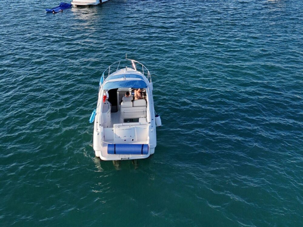 Luxury 32ft Monterey Yacht - Private Miami River Cruises for Groups of 10 - Imagen 40